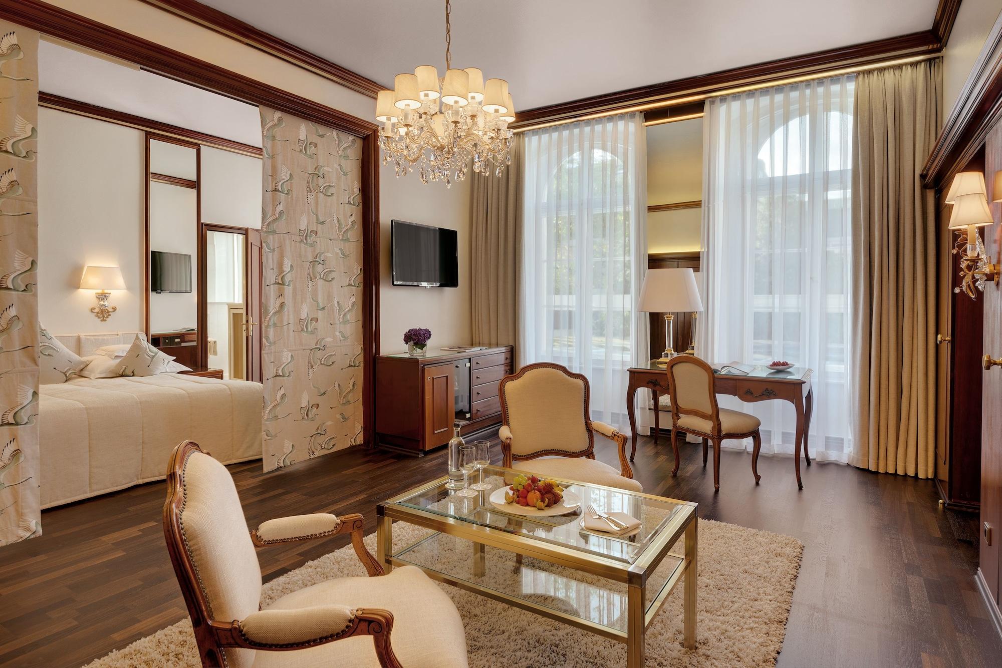 Hotel Europaeischer Hof Heidelberg, Bestes Hotel Deutschlands In Historischer Architektur Екстериор снимка Suite at the Hotel