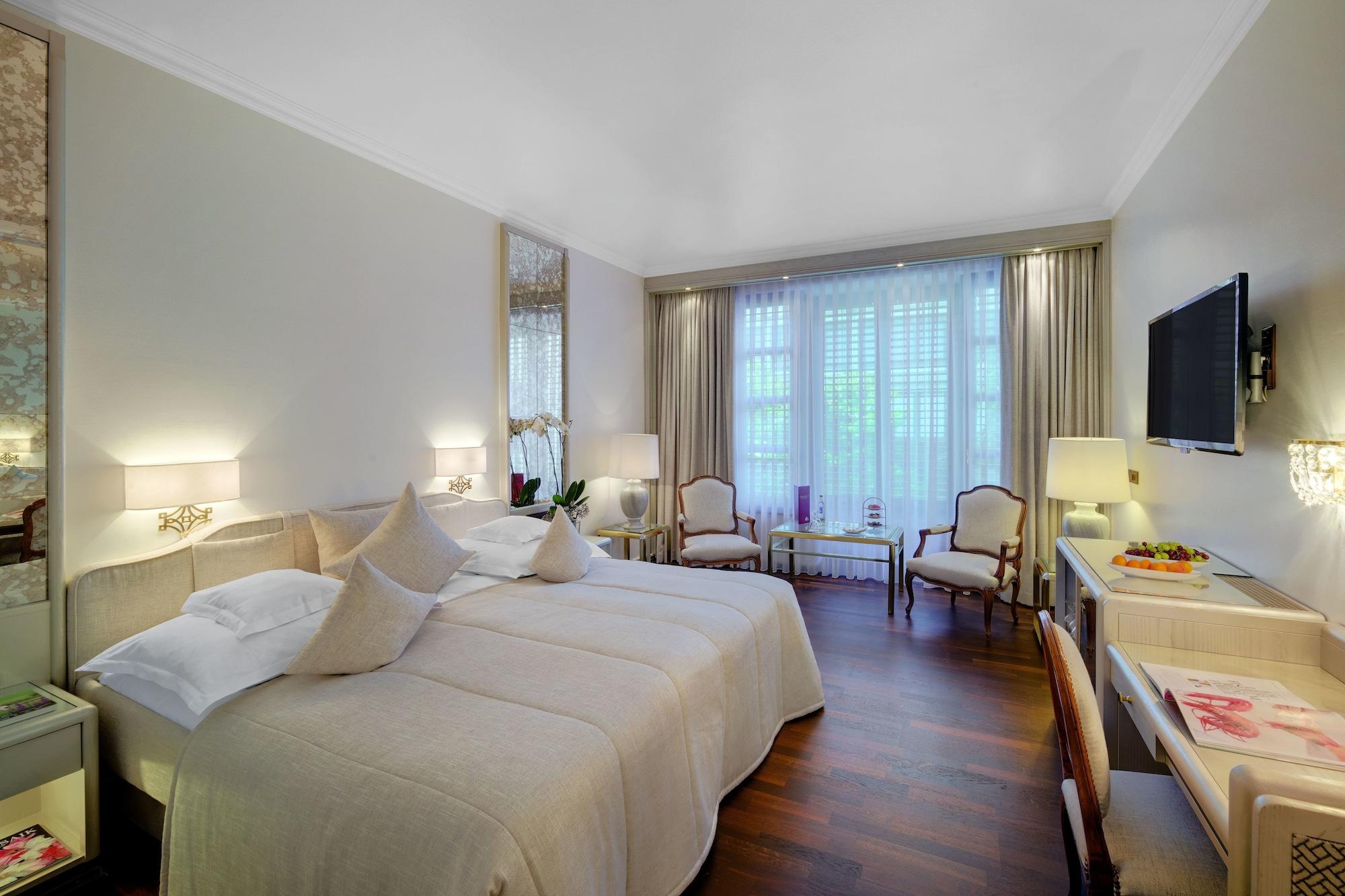 Hotel Europaeischer Hof Heidelberg, Bestes Hotel Deutschlands In Historischer Architektur Екстериор снимка A room at the Hotel de France