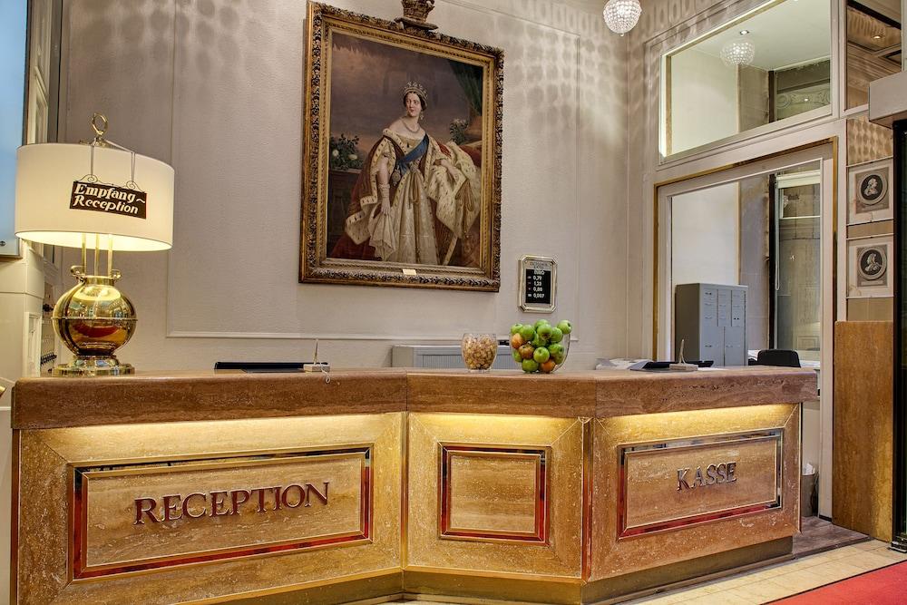 Hotel Europaeischer Hof Heidelberg, Bestes Hotel Deutschlands In Historischer Architektur Екстериор снимка Reception desk at the hotel