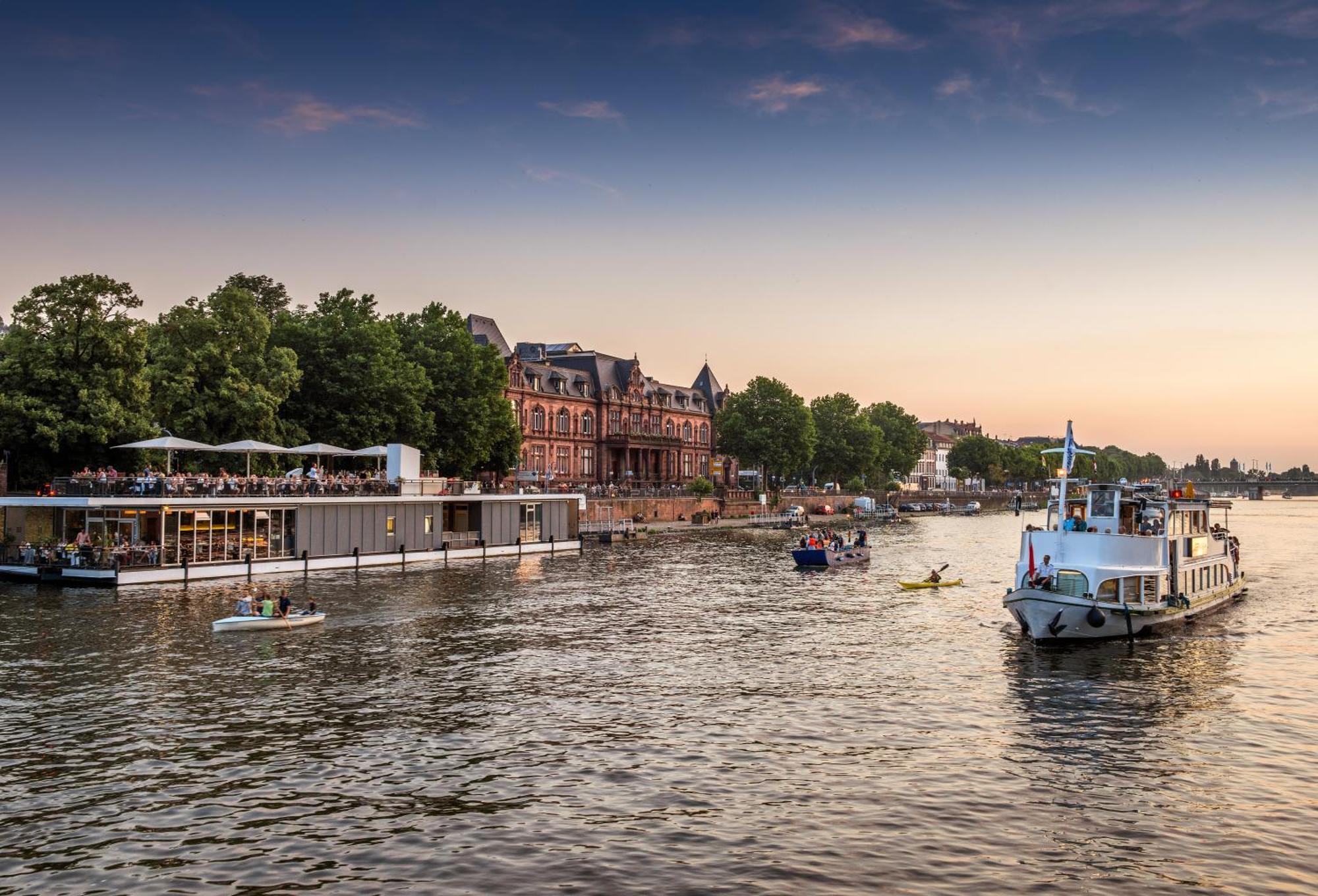 Hotel Europaeischer Hof Heidelberg, Bestes Hotel Deutschlands In Historischer Architektur Екстериор снимка The river Main in Frankfurt