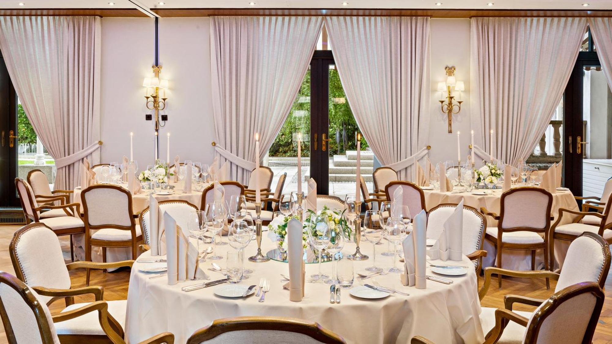 Hotel Europaeischer Hof Heidelberg, Bestes Hotel Deutschlands In Historischer Architektur Екстериор снимка The ballroom at the Mandarin Oriental, Munich