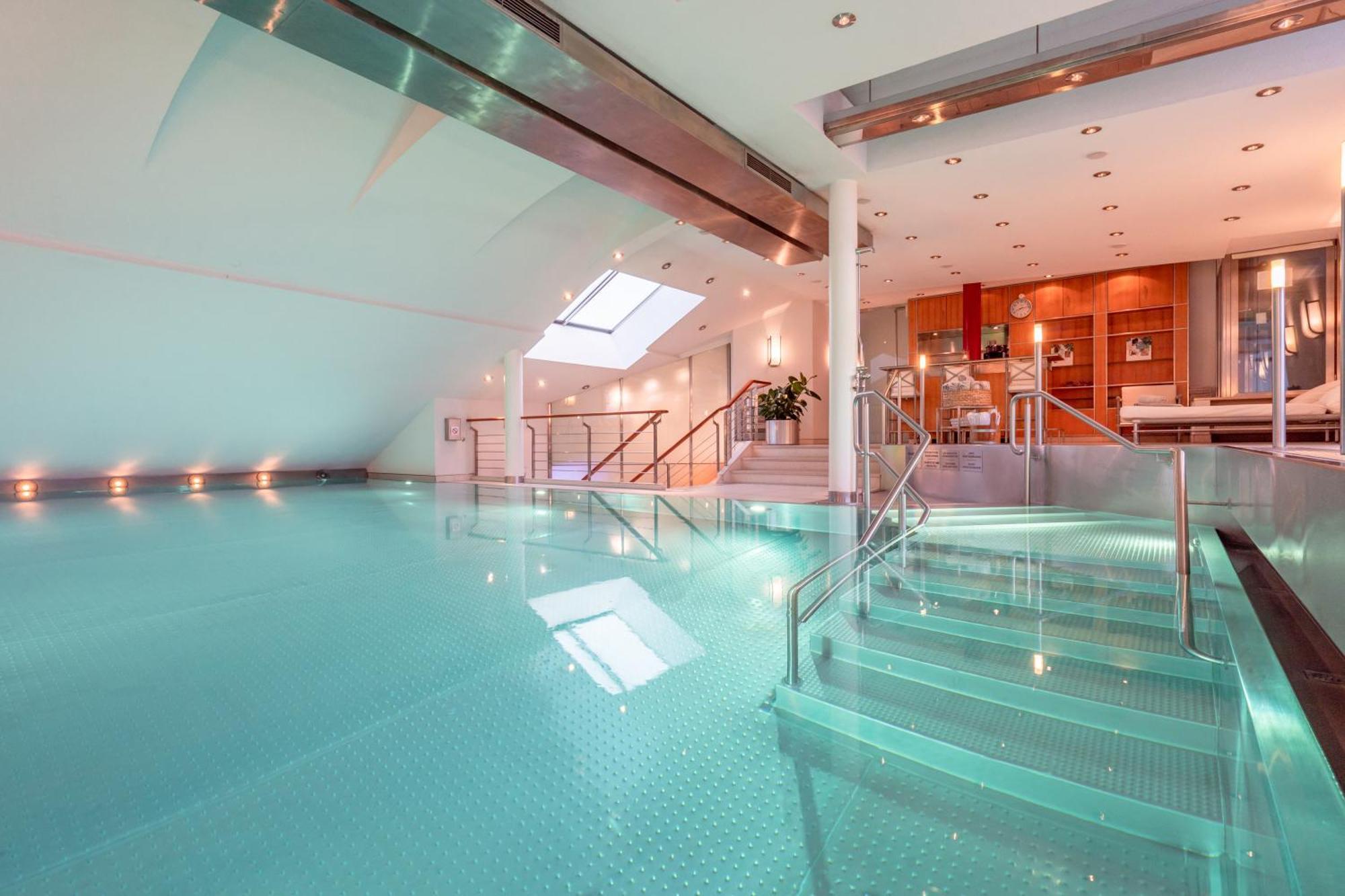 Hotel Europaeischer Hof Heidelberg, Bestes Hotel Deutschlands In Historischer Architektur Екстериор снимка The swimming pool