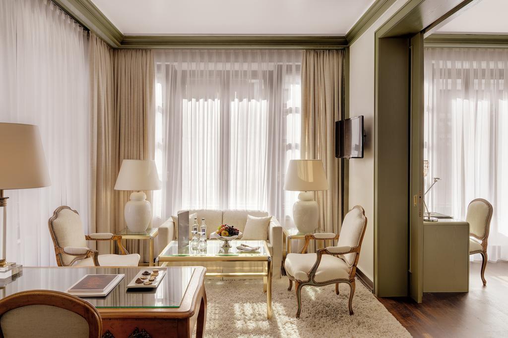 Hotel Europaeischer Hof Heidelberg, Bestes Hotel Deutschlands In Historischer Architektur Стая снимка A suite at the hotel